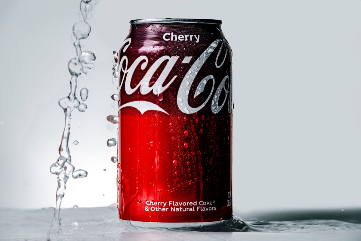 Chilled drink can with a water splash